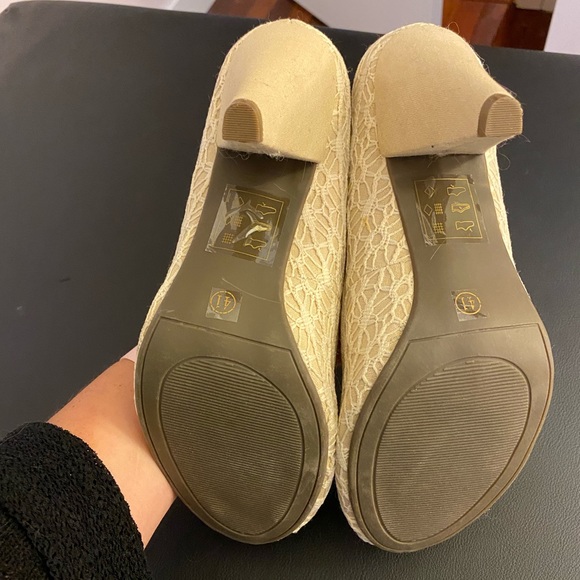 Cream-Coloured Lace Pumps - Call It Spring - Picture 3 of 4